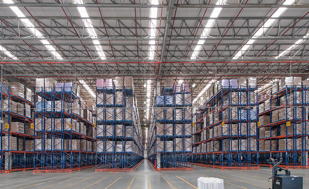 Mecalux ha equipado la bodega de Unilever en Brasil con racks selectivos que ofrecen una capacidad de almacenamiento para 83.569 pallets