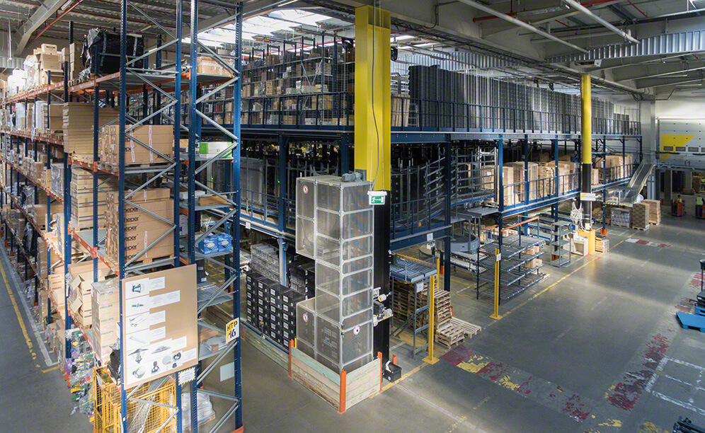 3LP S.A. posee un enorme centro logístico con capacidad para 35.000 pallets y en el que Mecalux ha suministrado racks selectivos, racks dinámicos, una entreplanta y un bloque de picking con tres niveles de pasarelas